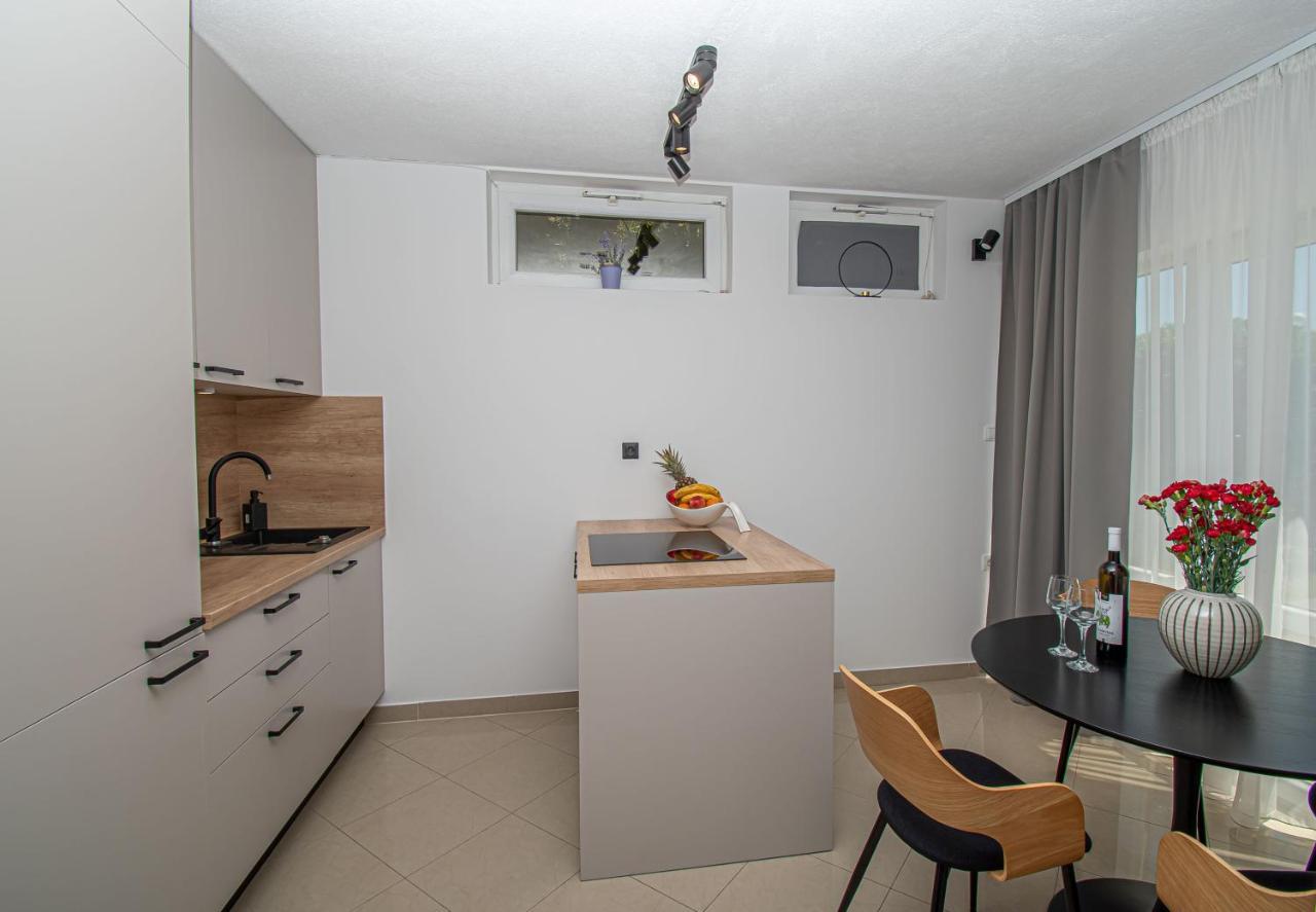 Beachfront Apartments Gabine Kaštela المظهر الخارجي الصورة