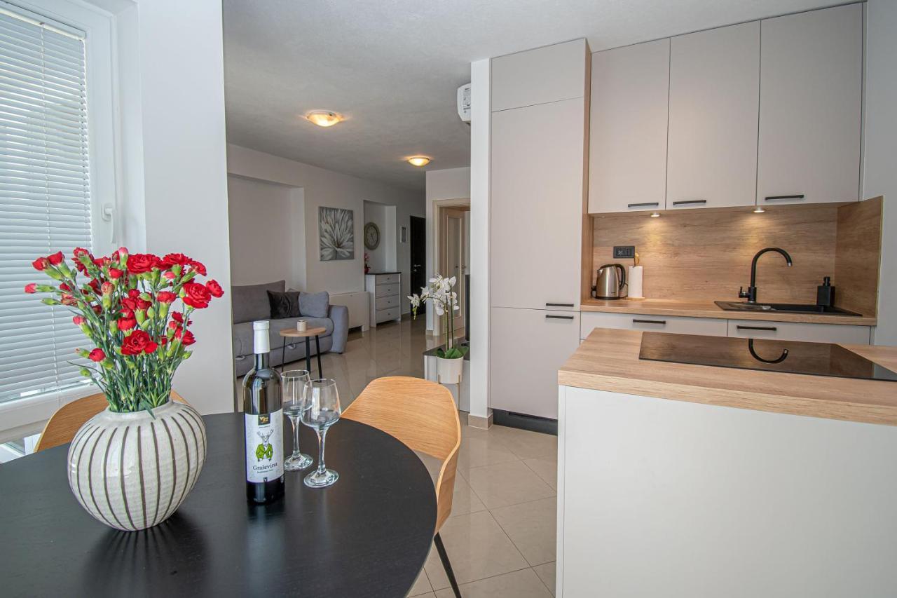 Beachfront Apartments Gabine Kaštela المظهر الخارجي الصورة